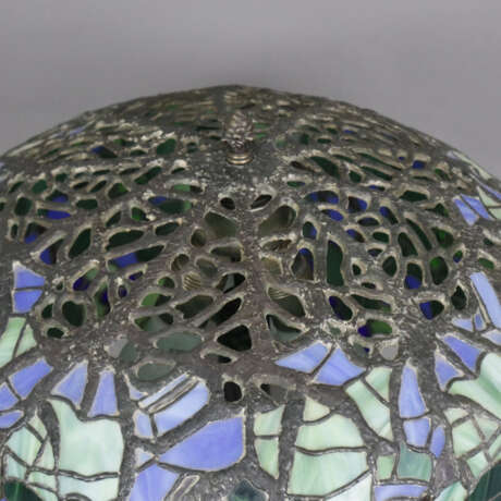 Tischlampe mit Blumendekor im Tiffany-Stil - 20. Jh., patini… - Foto 3