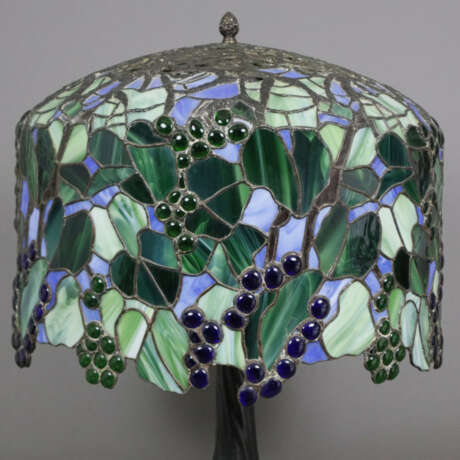 Tischlampe mit Blumendekor im Tiffany-Stil - 20. Jh., patini… - photo 4