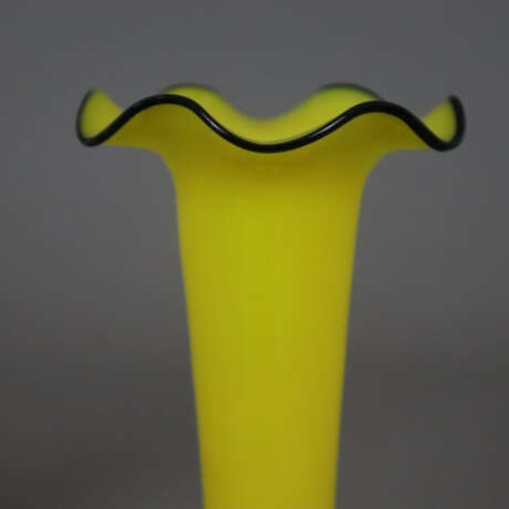 Ein Paar Art-Déco Vasen aus Tangoglas - wohl Loetz Witwe, Kl… - фото 3