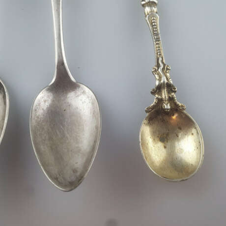 Vier antike Silberlöffel - diverse Alter, Herkunft und Forme… - Foto 3