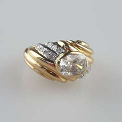 Diamantring - Gelb-/Weißgold 750/000, gestempelt, mittig bes…