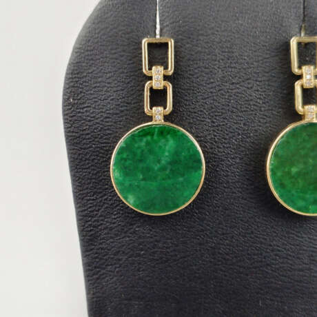 Ein Paar Jade-Ohrringe - Gelbgold 750/000 (18K), Gewicht ca.… - photo 2