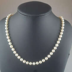 Perlencollier mit aufwändig gestalteter Goldschließe - Perle…