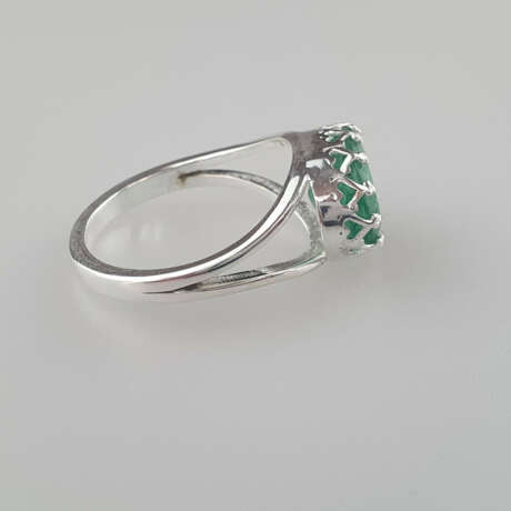 Smaragd-Ring - 925er Silber, Ringkopf besetzt mit einem oval… - Foto 3