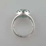 Smaragd-Ring - 925er Silber, Ringkopf besetzt mit einem oval… - photo 5