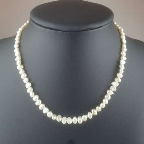 Perlenkette - sogenannte "Flat pearls" mit schönem Lüster, g… - photo 1