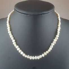 Perlenkette - sogenannte "Flat pearls" mit schönem Lüster, g…