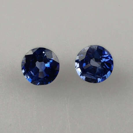 Zwei lose Saphire von 3,04 ct.- synthetisch, blau, Rundschli… - photo 1