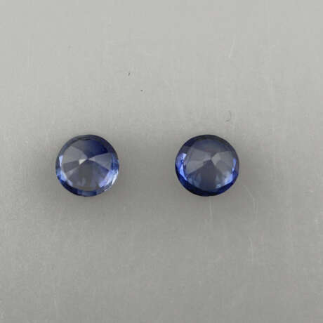 Zwei lose Saphire von 3,04 ct.- synthetisch, blau, Rundschli… - Foto 4