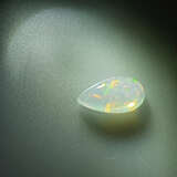 Loser Opal - 2,59 ct., weiß mit schönem Farbspiel, Cabochon … - Foto 9