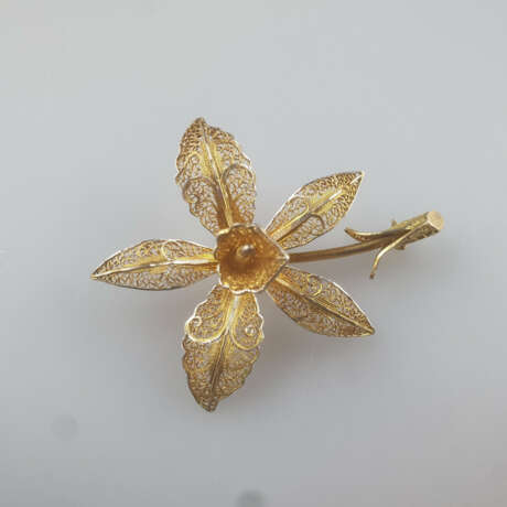 Blütenbrosche - Filigranarbeit aus Silberdraht, vergoldet, g… - Foto 1