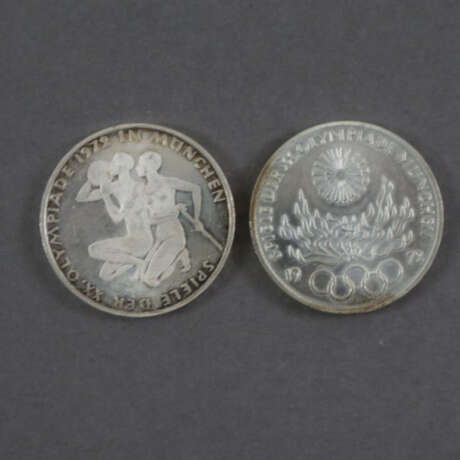 Konvolut 10 DM-Gedenkmünzen aus Silber - 24 Stück, Spiele de… - Foto 2