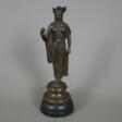Figurine einer antiken Priesterin - Bronze, braun patiniert,… - Auktionsware