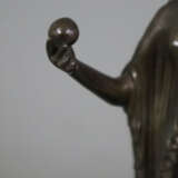 Figurine einer antiken Priesterin - Bronze, braun patiniert,… - photo 4