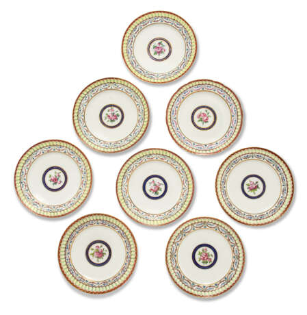 EIGHT SEVRES PORCELAIN `PARASOL CHINOIS` PATTERN PLATES - фото 1