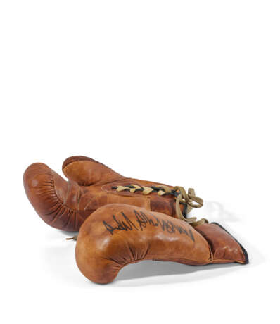 UNE PAIRE DE GANTS DE BOX EN CUIR - photo 1