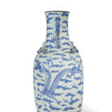 GRAND VASE EN PORCELAINE BLEU BLANC - Foto 3