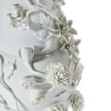 PAIRE DE VASES EN PORCELAINE DE STYLE MEISSEN - photo 7