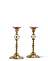 PAIRE DE FLAMBEAUX DE LA FIN DU XIXE SIÈCLE