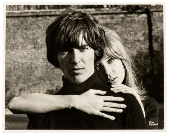 George Harrison and Pattie Boyd at Kinfauns, March 1965 - Foto 1