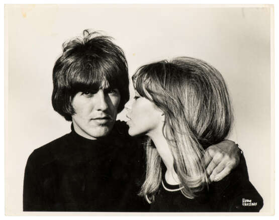 George Harrison and Pattie Boyd at Kinfauns, March 1965 - Foto 2