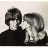 George Harrison and Pattie Boyd at Kinfauns, March 1965 - Foto 2