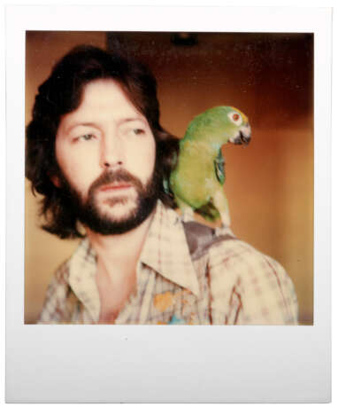 Eric Clapton with parrot, c.1976 - Foto 1