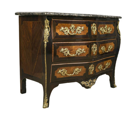 A commode. France (Paris ?), 1st half of the 18th century - photo 2