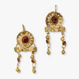 Three pair of earrings and a single earring. Römisch, 3rd century AD - photo 2