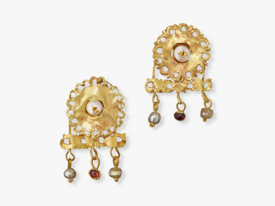 Three pair of earrings and a single earring. Römisch, 3rd century AD - photo 3