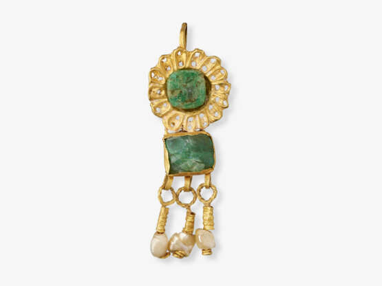 Three pair of earrings and a single earring. Römisch, 3rd century AD - photo 5