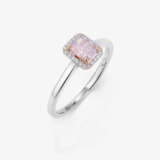 An exquisite entourage ring decorated with a natural fancy purple - pink diamond. Belgium, ANTWERP ATELIERS - photo 1