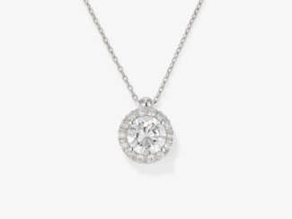 An exquisite classic entourage-like pendant decorated with a brilliant-cut diamond. Belgium, ANTWERP ATELIERS