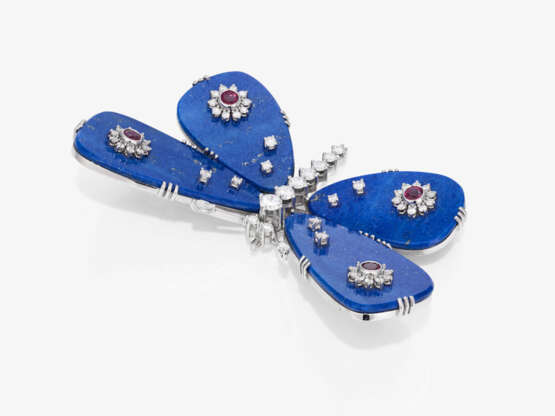A butterfly brooch with lapis lazuli wings, set with brilliant-cut diamonds and rubies. Nuremberg, Juwelier SCHOTT - фото 2