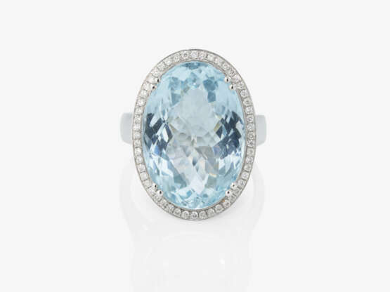 An entourage ring decorated with a fine, bright, large aquamarine and brilliant-cut diamonds. Germany - фото 2