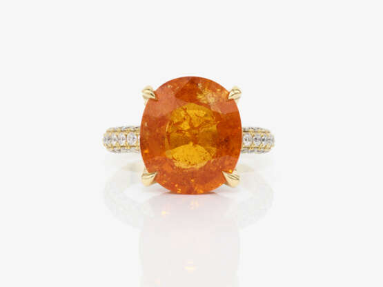 A ring with a spessartine garnet and brilliant-cut diamonds. - photo 2