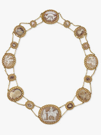 A necklace with fifteen shell cameos. Germany or France, circa 1810-1820 - photo 2