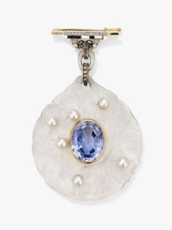 A brooch with a large floral glass pendant and large light blue sapphire in the centre. France, circa 1925 vermutlich RENÉ LALIQUE - photo 1