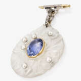 A brooch with a large floral glass pendant and large light blue sapphire in the centre. France, circa 1925 vermutlich RENÉ LALIQUE - photo 2