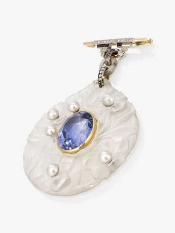 A brooch with a large floral glass pendant and large light blue sapphire in the centre. France, circa 1925 vermutlich RENÉ LALIQUE - photo 2