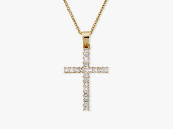 A cross pendant necklace decorated with princess-cut diamonds. Belgium - photo 1