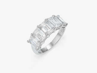 A cocktail ring decorated with 5 exquisite LAB GROWN diamonds in emerald cut. Belgium, ANTWERP ATELIERS