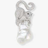 Pendant and brooch: a brilliant-cut diamond-studded atelid sitting on a baroque cultured pearl. Germany - фото 1