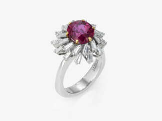 An entourage ring with a fine ruby and diamonds. Nuremberg, 1970s, Juwelier SCHOTT