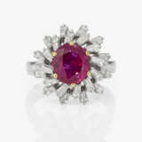 An entourage ring with a fine ruby and diamonds. Nuremberg, 1970s, Juwelier SCHOTT - фото 2