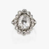 An entourage ring with diamonds. The large diamond was cut in the 18th century - фото 2
