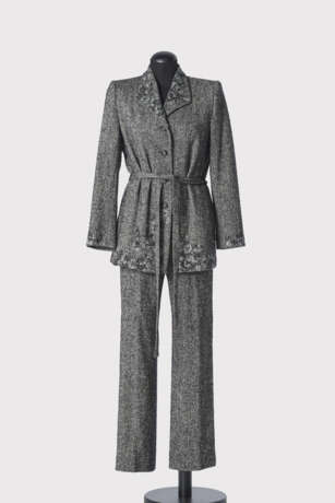 A 2-piece trouser suit. Emanuel Ungaro, Paris - фото 1