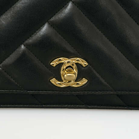 Handtasche "Flap bag" mit Schulterkette. Chanel, Paris - Foto 2