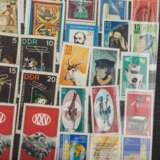 DDR - 1949-1990 Sammlung meist postfrisch in 6 Vordruckalben und 2 Steckbüchern. - Foto 3