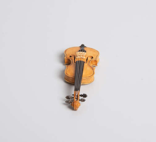 Netsuke «Embryo-Violine» von Cornel Schneider (1965–) - photo 7